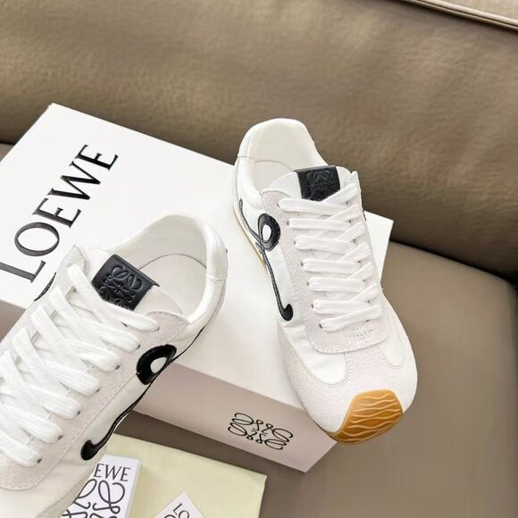 Loewe Flow Runner Sneakers – Chic White with Black Logo, Great Condition! - Picture 2 of 9